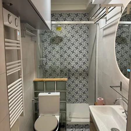 Douillet Proche Metro Et Rer *